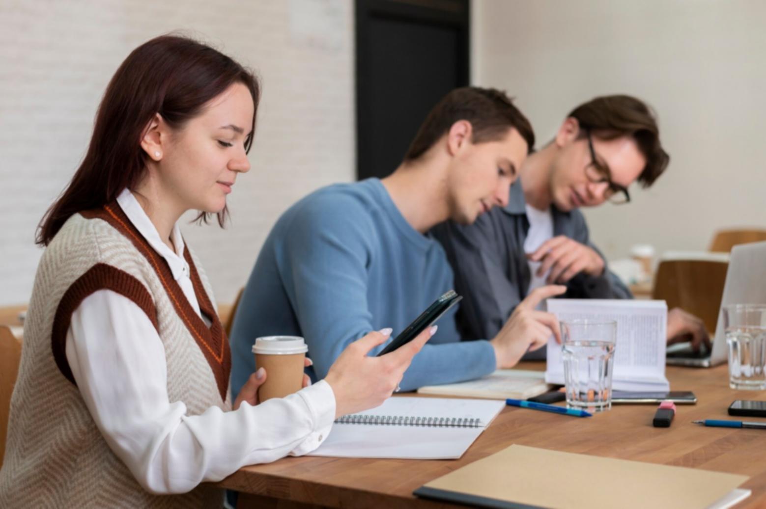 Consultoria em gestão de riscos financeiros - ambiente profissional de trabalho